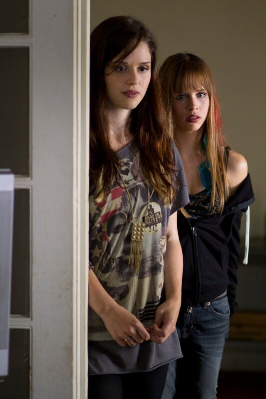 Chelsea Cardwell (Beaty), Ryann Shane (Deva Hopewell) – Bild: Cinemax