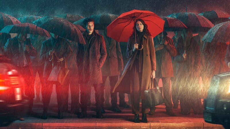 Die Londoner Anwältin Ingrid Lewis (Emma Appleton) verdächtigt ihren Ex-Mandanten, John Webster (Colin Morgan), sie zu stalken, ja, sogar töten zu wollen. – Bild: ZDF und Joss Barratt