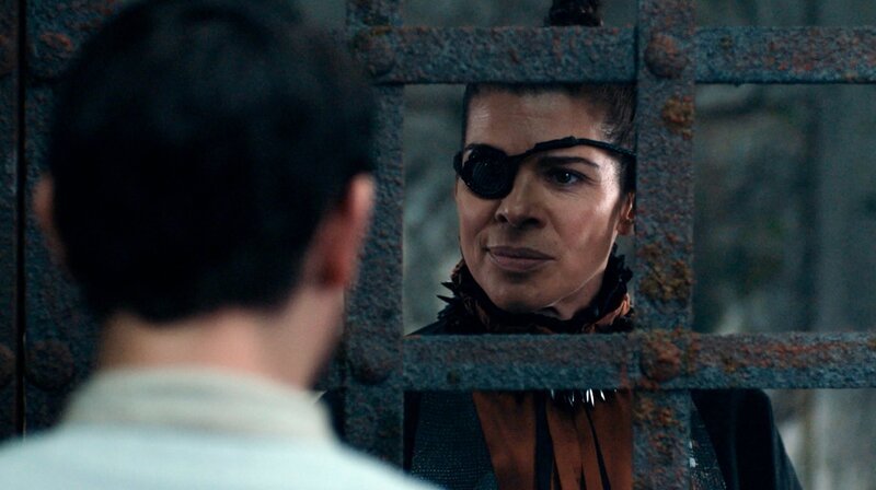 Fileas und Ingi (Ellen Hillingsø) hecken im Turm der Einsamkeit einen Plan aus. – Bild: BR/​TV 2 Denmark