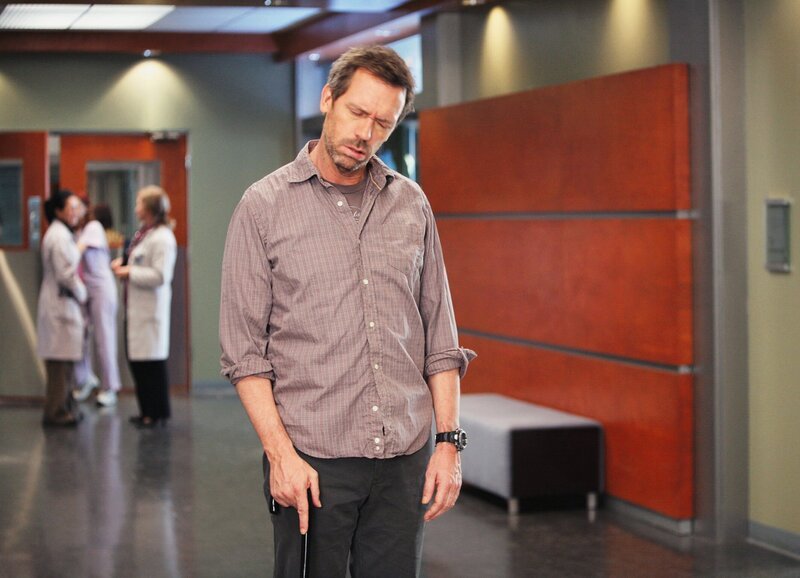Doppelbelastung für House: Hugh Laurie als Dr. Gregory House (M.) – Bild: SUS /​ SF