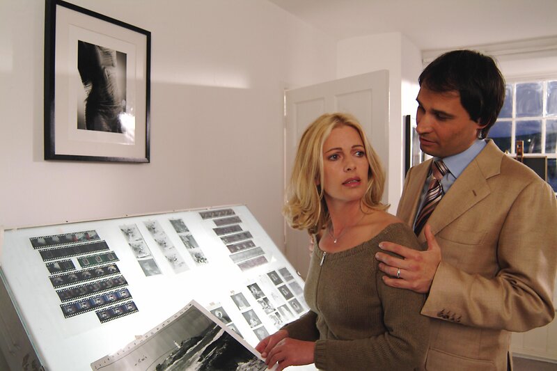 Nach vielen Jahren erfährt Daniel, dass er der Vater von Lindas Tochter ist. Daniel ist inzwischen mit Lindas Schwester Hannah verheiratet. (Karin Thaler, Alexander-Klaus Stecher) – Bild: ORF 2