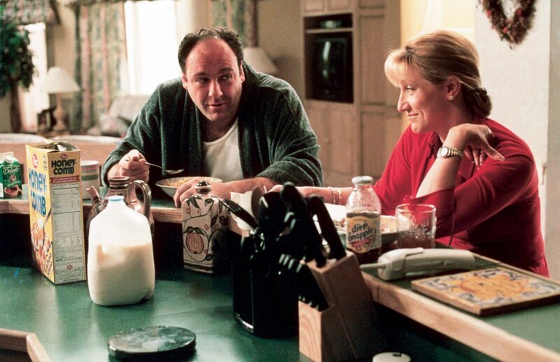 Die Sopranos „Zwischen Glück und Gloria“. Im Bild: James Gandolfini (Tony Soprano), Edie Falco (Carmela Soprano). – Bild: Sky Atlantic