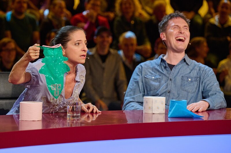 Caroline Athanasiadis, Hosea Ratschiller. – Bild: ORF/​Klaus Titzer