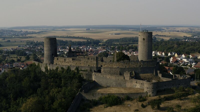 Heute ist die Burg Münzenberg nur noch eine Ruine. Im Mittelalter war sie ein einflussreiches Verwaltungszentrum in der hessischen Wetterau. – Bild: The History Channel /​ ZDF und Arsenij Gusev