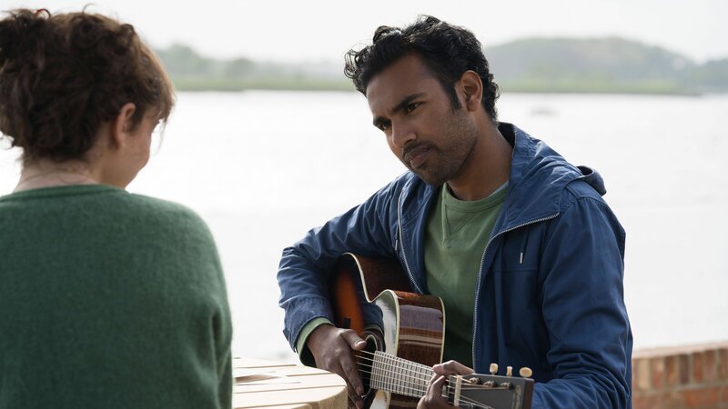 Lily James (Ellie), Himesh Patel (Jack Malik). – Bild: ORF/​Universal