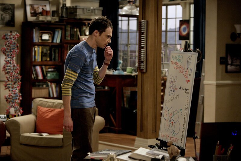 Will herausfinden, warum sich Elektronen beim Durchqueren einer Graphen-Schicht so verhalten, als hätten sie keine Masse: Sheldon … – Bild: Warner Bros. Television