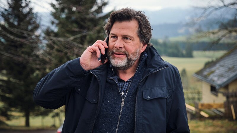 Ahnt nichts Gutes: Hans-Jochen Wagner als Friedemann Berg – Bild: SRF/​SWR/​Benoît Linder