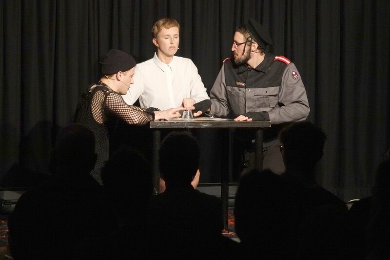 Christoph Fritz, Sonja Pikart, Berni Wagner. – Bild: ORF/​Grazer Spielstätten/​Ernst Achrer