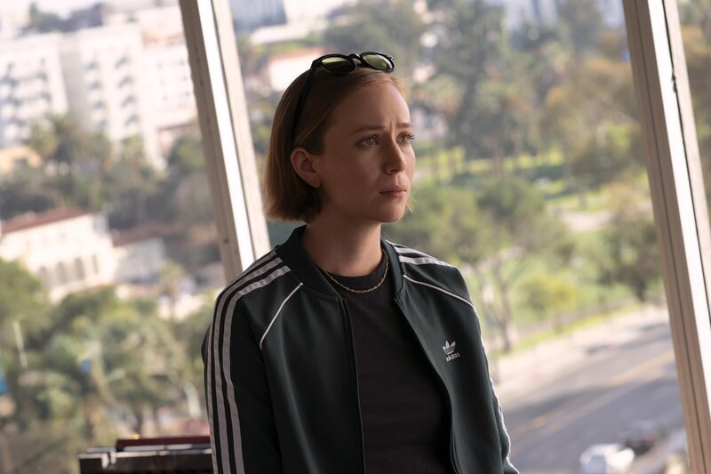 Ava (Hannah Einbinder), die maßgeblich geholfen hat, Deborahs Lebenstraum einer eigenen Late-Night-Show möglich zu machen, geht davon aus, dass sie Chefautorin wird. Doch dann kommt es zum Eklat. – Bild: ZDF und HBO Max