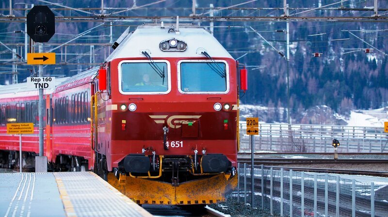 729 Kilometer: Die Nordlandbahn ist die längste Eisenbahnlinie Norwegens. – Bild: NDR/​Ronald Schütze