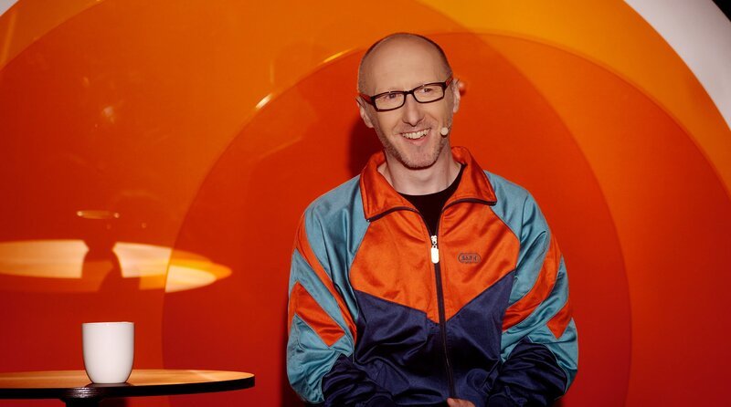 Ralf Senkel präsentiert sein Programm „Der hat gesessen“. – Bild: WDR/​pro in space GmbH