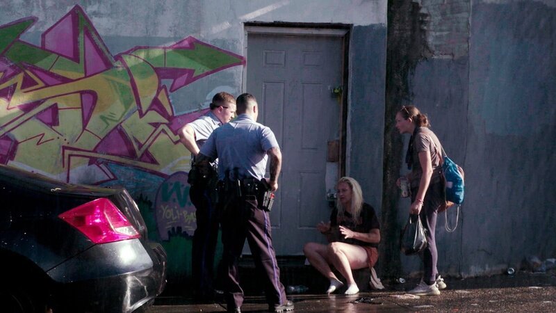 In der Altersgruppe zwischen 18 und 45 ist eine Opioid-Überdosis die häufigste Todesursache. – Bild: ORF/​Seventine