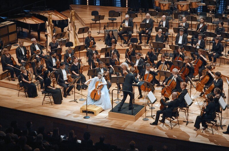 Klaus Mäkelä dirigiert Schostakowitsch mit Sol Gabetta – Bild: Sombrero & Co.