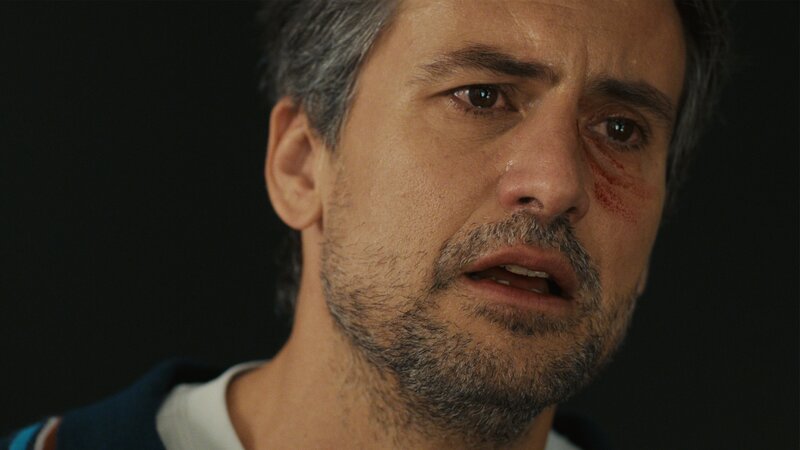 Lisa beichtet Frank (Tom Beck), was sie getan hat. – Bild: ZDF und Micky Graeter