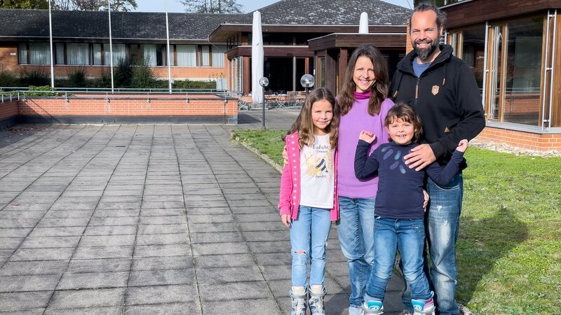 Familie Badertscher: Elin, Olivia, Liva und Michael – Bild: SRF