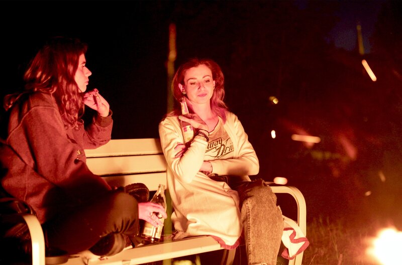 Ellen und Vanelynn. Vanelynn: „Das Gegenteil von Einsamkeit ist für mich Verbundenheit.“ – Bild: SWR/​Johannes Kroeger