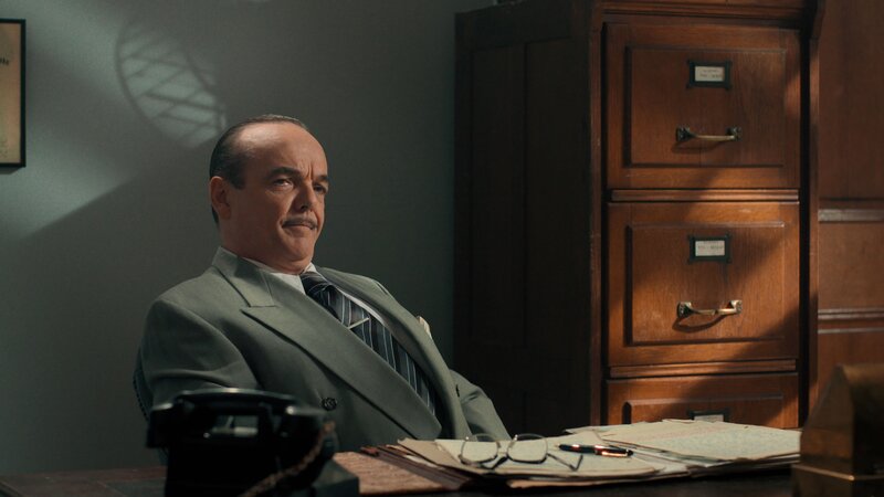 Dr. James Brussell (Morgan C. Jones) – Bild: RTL /​ Curiosity Stream /​ Der verrückte Bombenleger