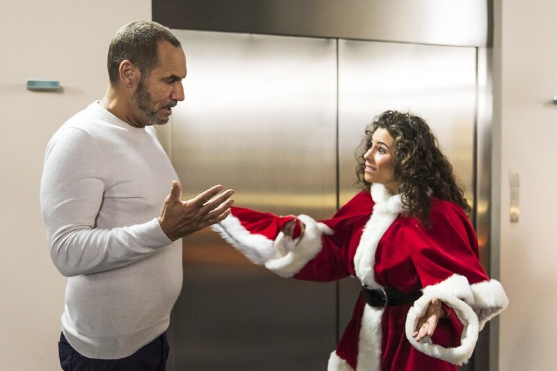 Richard (Silvan-Pierre Leirich) muss sich vor Elif (Beo Yalcin) erklären. – Bild: RTL /​ Julia Feldhagen