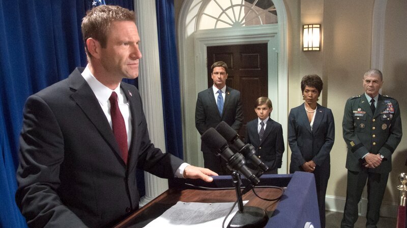 Präsident Asher (Aaron Eckhart, li.)PrĂ¤sident Asher (Aaron Eckhart, li.) – Bild: RTL II