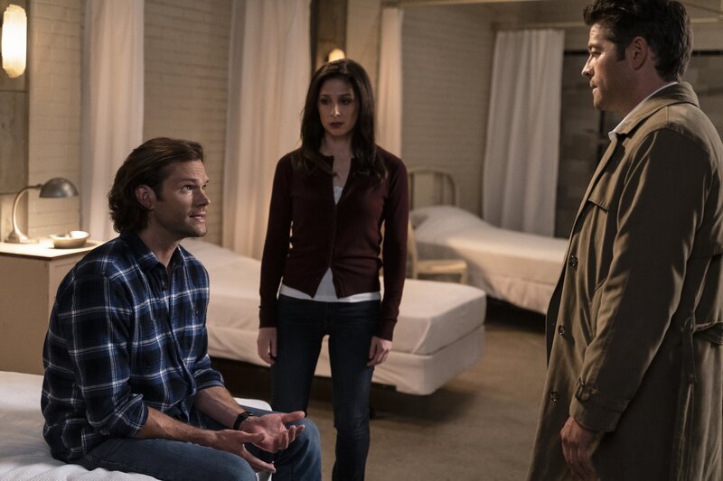 L-R: Jared Padalecki as Sam, Shoshannah Stern as Eileen Leahy and Misha Collins as Castiel – Bild: The CW Network, LLC. /​ Michael Courtney