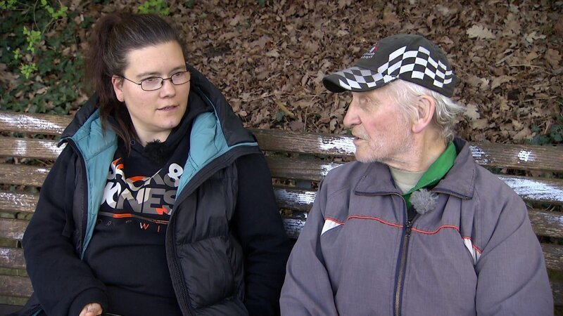 Der Kampf gegen Sabrinas (41) Stromschulden in Bremen geht weiter. Diesmal steht ihr Rentner Wilfried (85) zur Seite. – Bild: RTLZWEI