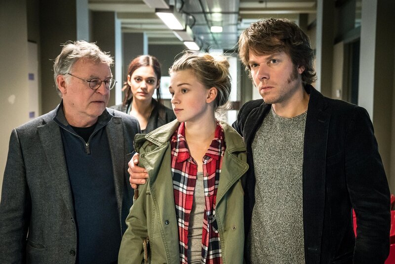 (v.l.n.r.) Hajo Trautzschke (Andreas Schmidt-Schaller); Olivia Fareedi (Nilam Farooq); Jackie Löber (Sinje Irslinger); Tom Kowalski (Steffen Schroeder) – Bild: ZDF /​ Uwe Frauendorf