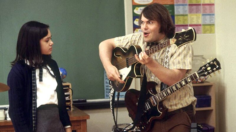 Katie (Rivkah Reyes) und Dewey Finn (Jack Black) – Bild: RTLZWEI