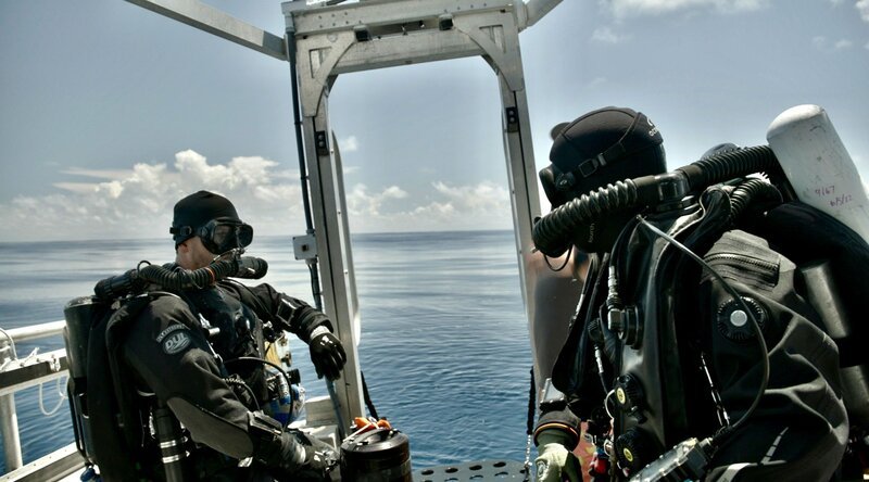 The Bermuda Triangle-Into Cursed Waters; Mysterium Bermudadreieck Staffel1 EP Monsterwellen – Bild: THE HISTORY CHANNEL /​ A+E Networks