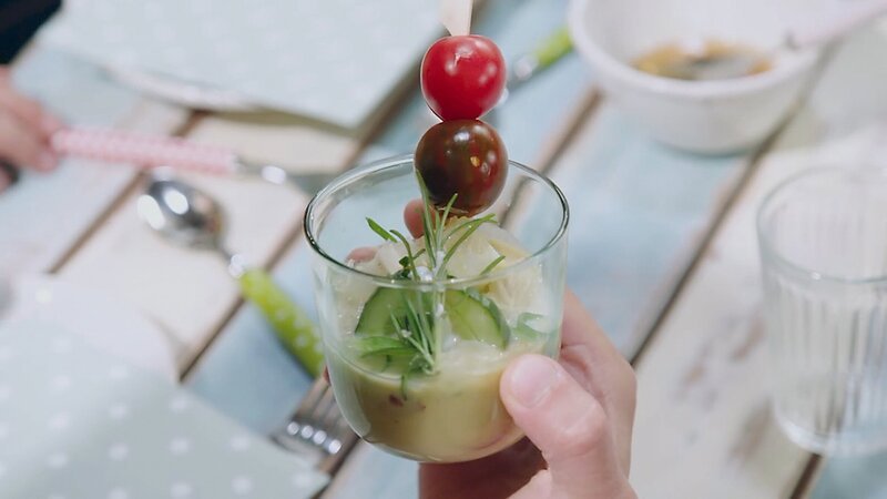 Kalte Kichererbsensuppe – Bild: ORF 1