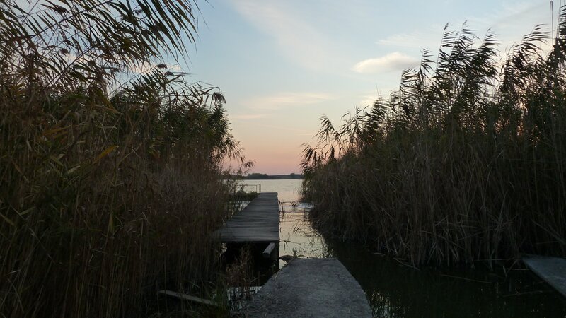 Sofia, Bulgarien – Durankulak-See – wo sie die ältesten Steinbauten Europas besichtigen und die Idee der utopischen Gesellschaft erforschen. – Bild: WAGtv