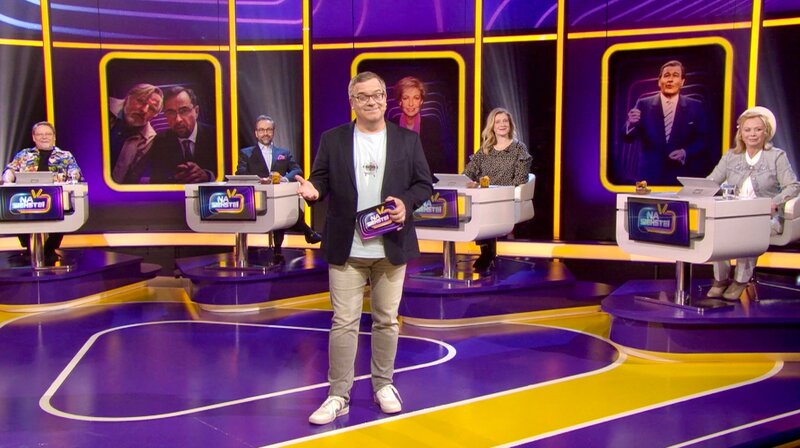 v.l.n.r.: Jürgen von der Lippe, Kurt Krömer, Elton, Caroline Peters, Marijke Amado – Bild: NDR/​Arne Vollstedt