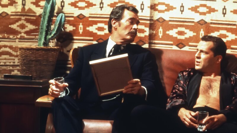 Wyatt Earp (James Garner, l.); Tom Mix (Bruce Willis, r.) – Bild: 1988 TriStar Pictures, Inc. All Rights Reserved.