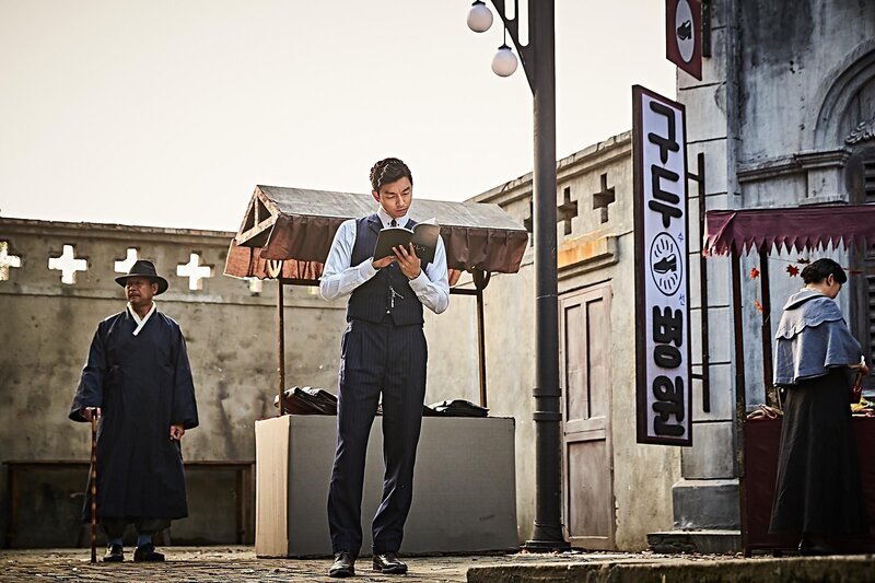 Kim Woo-Jin (Gong Yoo) – Bild: Warner Bros. Ent. All Rights Reserved /​ Cho Wonjin Lizenzbild frei