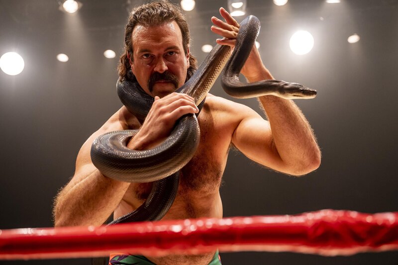 Benjamin Arthur as Jake The Snake – Bild: Universal Television LLC