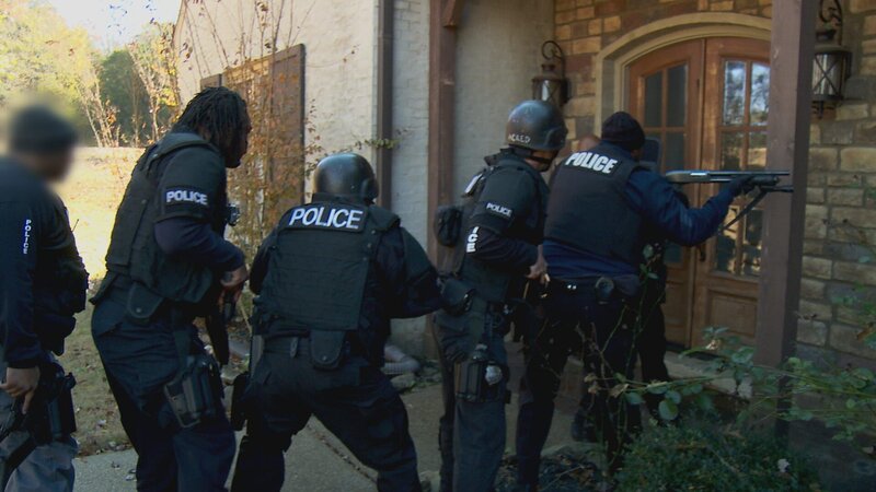 Memphis, TN USA: Detective Therman Richardson und sein Team bei einer Drogenrazzia. (Bildnachweis: National Geographic Channels/​Steve Allen) – Bild: FOX Networks /​ National Geographic Channels /​ Steve Allen