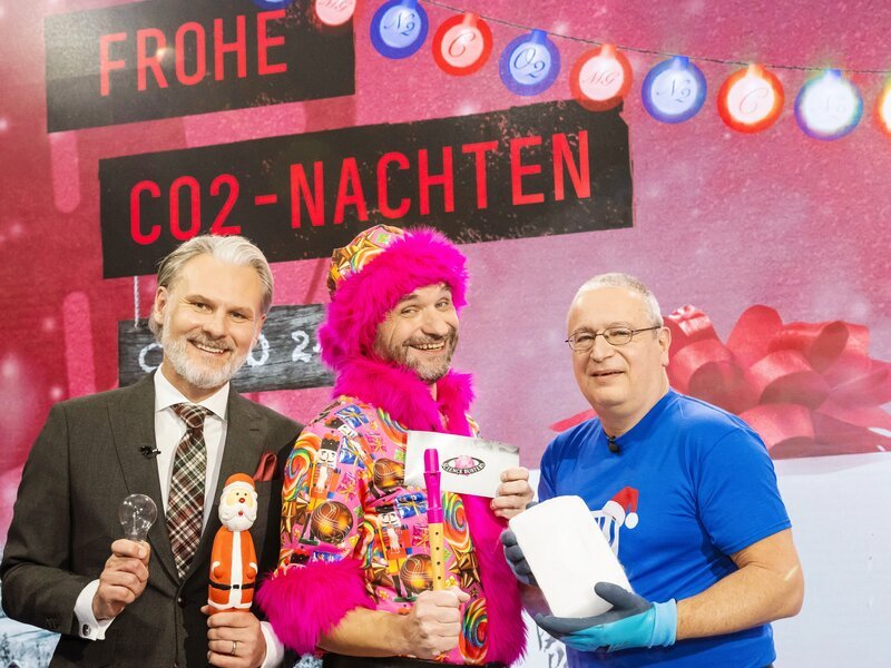 Martin Puntigam mit Helmut Jungwirth und Peter Weinberger. – Bild: ORF/​Regine Schöttl