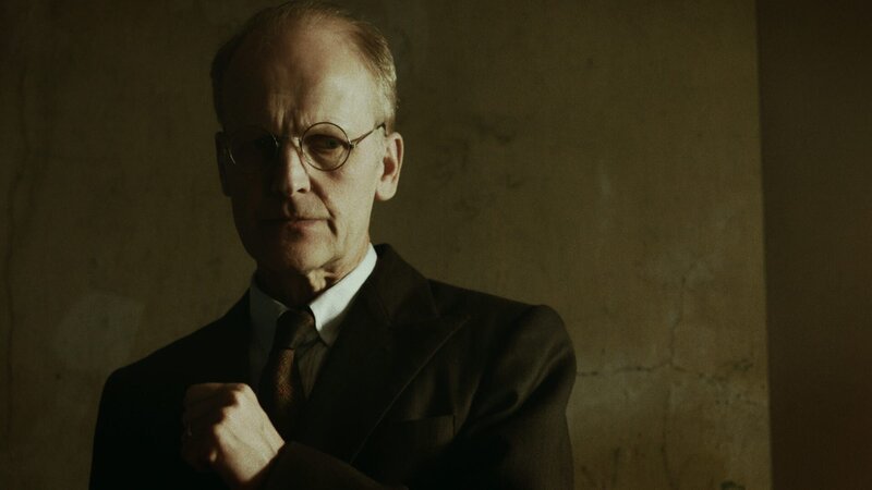 John Christie gelingt es jahrelang, einer Verhaftung zu entgehen. – Bild: ZDF und Edward Cotteriell, Anthony Dias