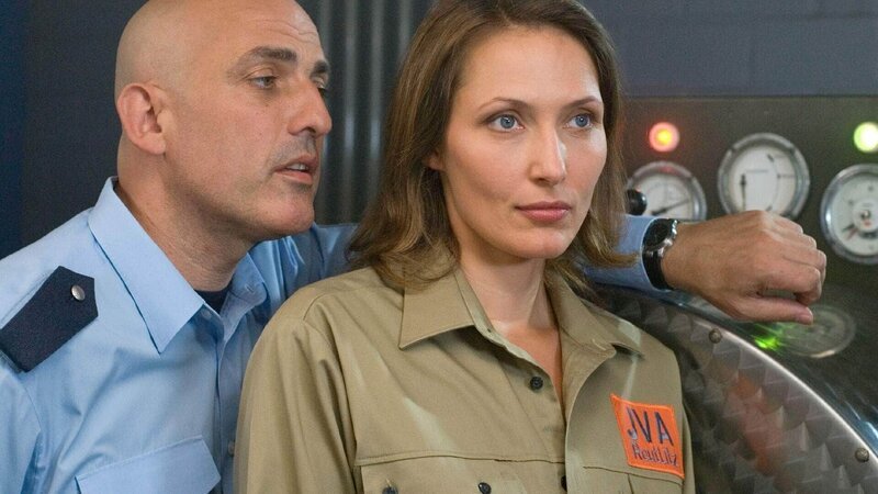 Mareen (Ina Rudolph) zieht gegen ihre Konkurrentin Katja in Stellung. Brock (Leon Boden) frisst ihr bereits aus der Hand … – Bild: TVNOW /​ Stefan Erhard