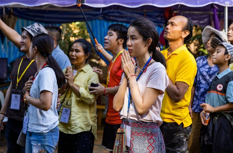Pattrakorn ‚Ploy‘ Tungsupakul als Namhom (Mitte) – Bild: Metro Goldwyn Mayer Pictures/Vince Valitutti Pattrakorn ‚Ploy‘ Tungsupakul als Namhom (Mitte) – Bild: Metro Goldwyn Mayer Pictures/Vince Valitutti