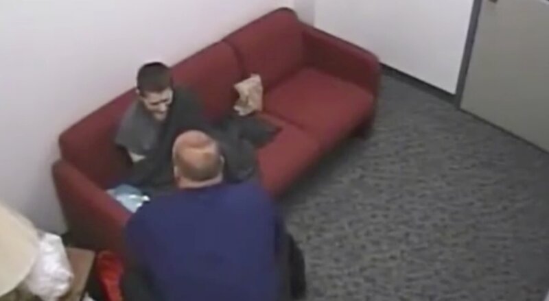 Hinten: Nicholas Godejohn – Bild: Crime + Investigation (DE)