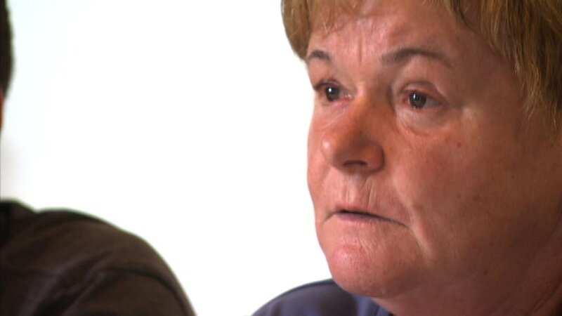 Ist ihr eigener Sohn wirklich Mittäter der brutalen Babymörderin Gertraud Arzberger? Die Mutter von Johannes Genser kann es nicht glauben – er wurde ohne Beweise zu 15 Jahren Haft verurteilt … – Bild: Puls 4