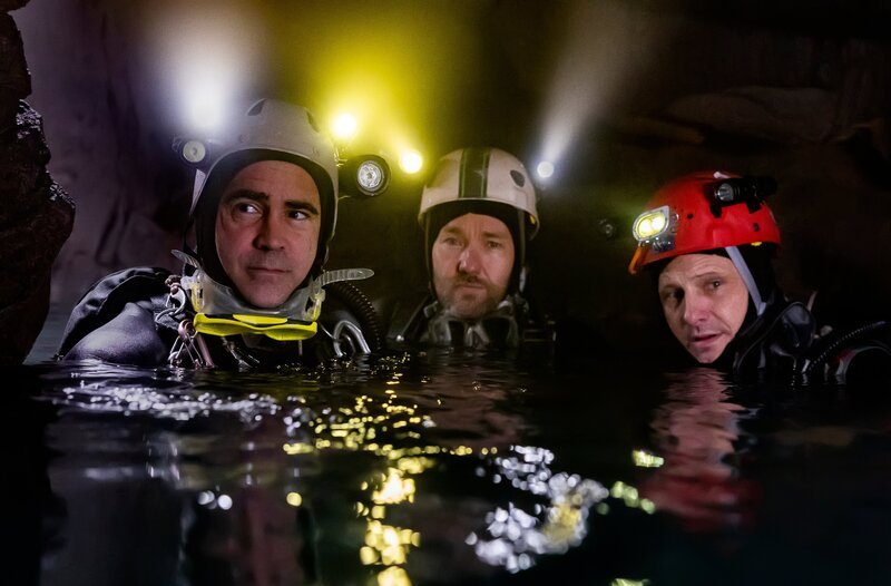 Höhlentaucher vor einer dramatischen Rettungsaktion, v.li.: Colin Farrell als John Volanthen, Joel Edgerton als Harry Harris, Viggo Mortensen als Rick Stanton – Bild: Metro Goldwyn Mayer Pictures/Vince Valitutti Höhlentaucher vor einer dramatischen Rettungsaktion, v.li.: Colin Farrell als John Volanthen, Joel Edgerton als Harry Harris, Viggo Mortensen als Rick Stanton – Bild: Metro Goldwyn Mayer Pictures/Vince Valitutti
