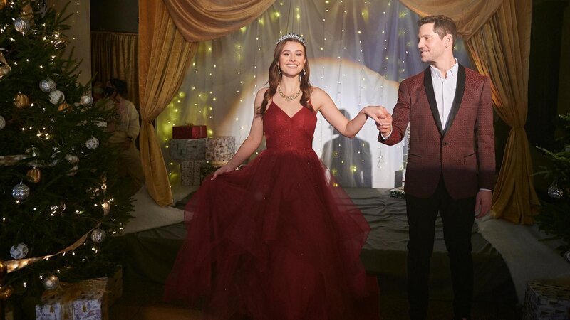 Prinzessin Colette (Celeste Desjardins) und Modedesigner Wilson (Brett Donahue)  +++ Die Verwendung des sendungsbezogenen Materials ist nur mit dem Hinweis und Verlinkung auf RTL+ gestattet. +++ – Bild: RTL