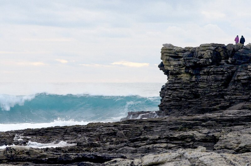 Die Inselbewohner leben im Herzen der Natur, weit weg vom Gedränge und Lärm der Stadt. – Bild: RaR Film
