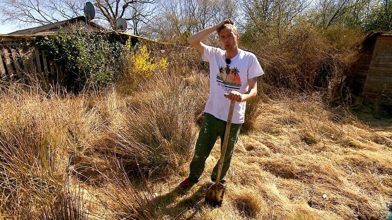 Stephan will aus dem vernachlässigten Garten einen Wohlfühloase zu machen. – Bild: RTLZWEI