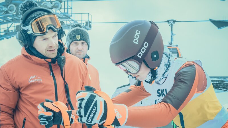 Albin (Ferdinand Hofer, l.), Dani Strobl (Emilia Warenski). – Bild: BR/​SRF/​Superfilm /​ ORF /​ Stefanie Leo