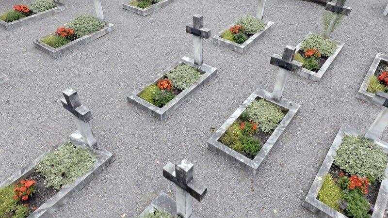 Kosakenfriedhof in Lienz. – Bild: ZDF und ORF/Clever Contents Kosakenfriedhof in Lienz. – Bild: ZDF und ORF/Clever Contents