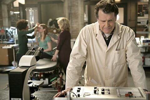Dr. Walter Bishop (John Noble) – Bild: Warner TV Serie