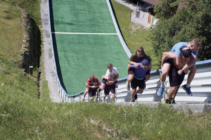 SRF DOK – Stams. Das Schigymnasium Stams ist die Wintersport-Kaderschmiede des Alpenraums. – Bild: SRF2