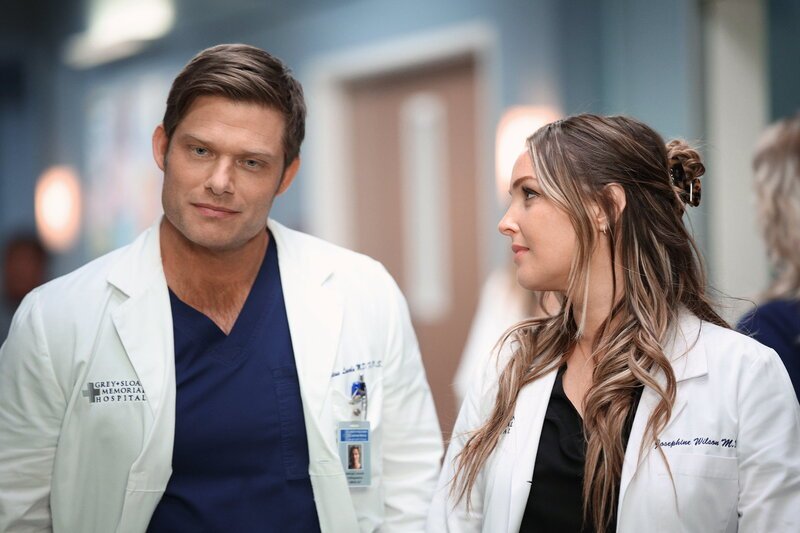 Grey’s Anatomy Staffel 19 Folge 19 Chris Carmack als Dr. Atticus Lincoln, Camilla Luddington als Dr. Jo Wilson – Bild: SRF/​ABC Studios